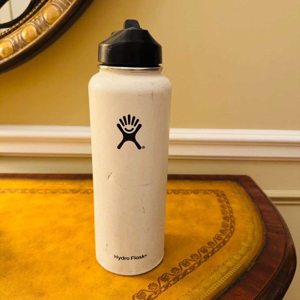 Hydro Flask White 40 ounce Wide Mouth Straw Top Insulated Stainless Water Bottle